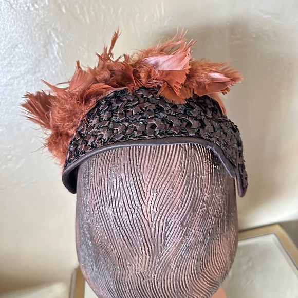 CHARMING 1950\'s BROWN/BLACK STRAW/FABRIC/SEQUIN CAP + RUST FEATHERS main image 8